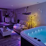 Avec Jacuzzi , Terrasse Amenagée Et Wifi à Bed & Breakfast