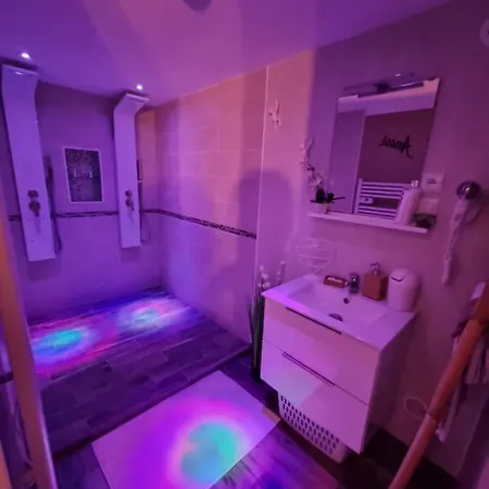 Avec Jacuzzi , Terrasse Amenagée Et Wifi à 4* Westrehem