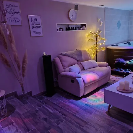 Romantique Avec Jacuzzi Privatif Escapade à Deux 4*