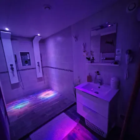 Couette-café Romantique Avec Jacuzzi Privatif Escapade à Deux