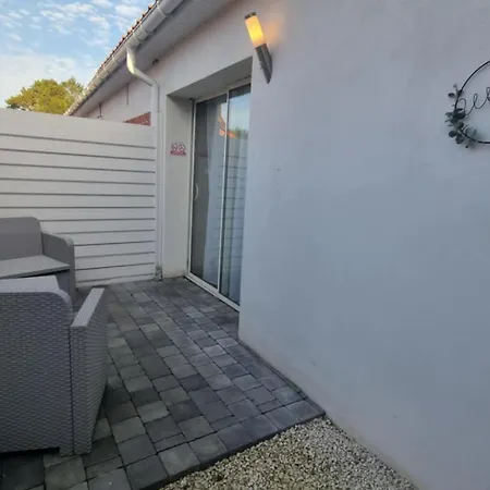 Avec Jacuzzi , Terrasse Amenagee Et Wifi A Bed & Breakfast *