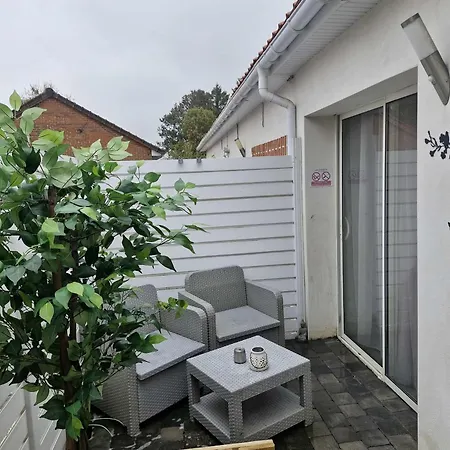 Avec Jacuzzi , Terrasse Amenagee Et Wifi A לינה וארוחת בוקר Westrehem